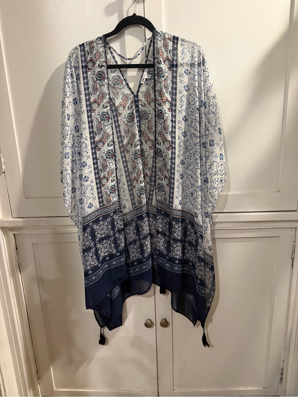 DR2 Navy and White Paisley Border Kimono Tunic